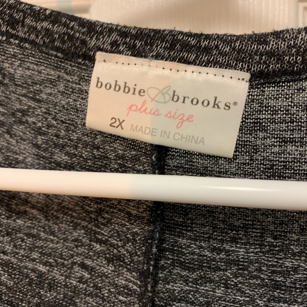 Keyhole Blouse - Picture 2 of 3